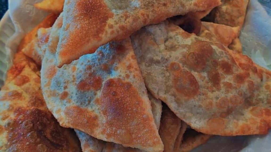 10 C sınıfı Eskişehir'in yöresel lezzeti olan Çi börek yaptı